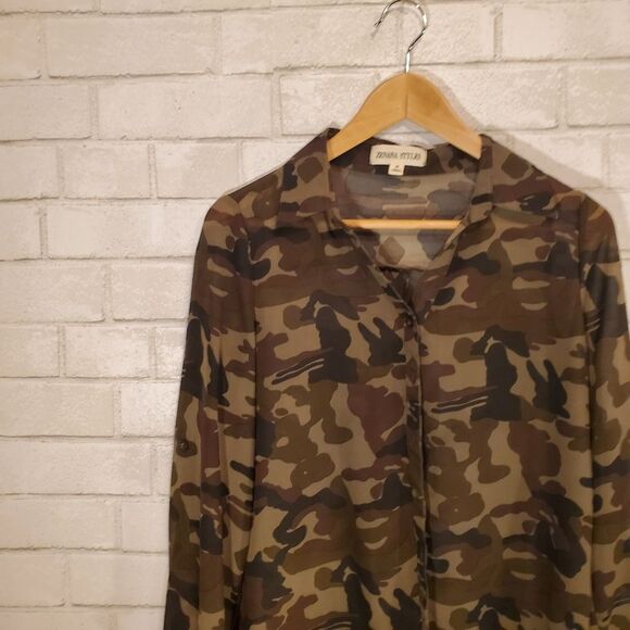 Zenana Styles full-button camo blouse - Picture 5 of 12